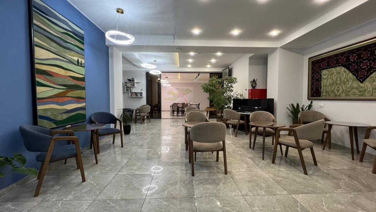 Compass Hostel Bishkek Luaran gambar