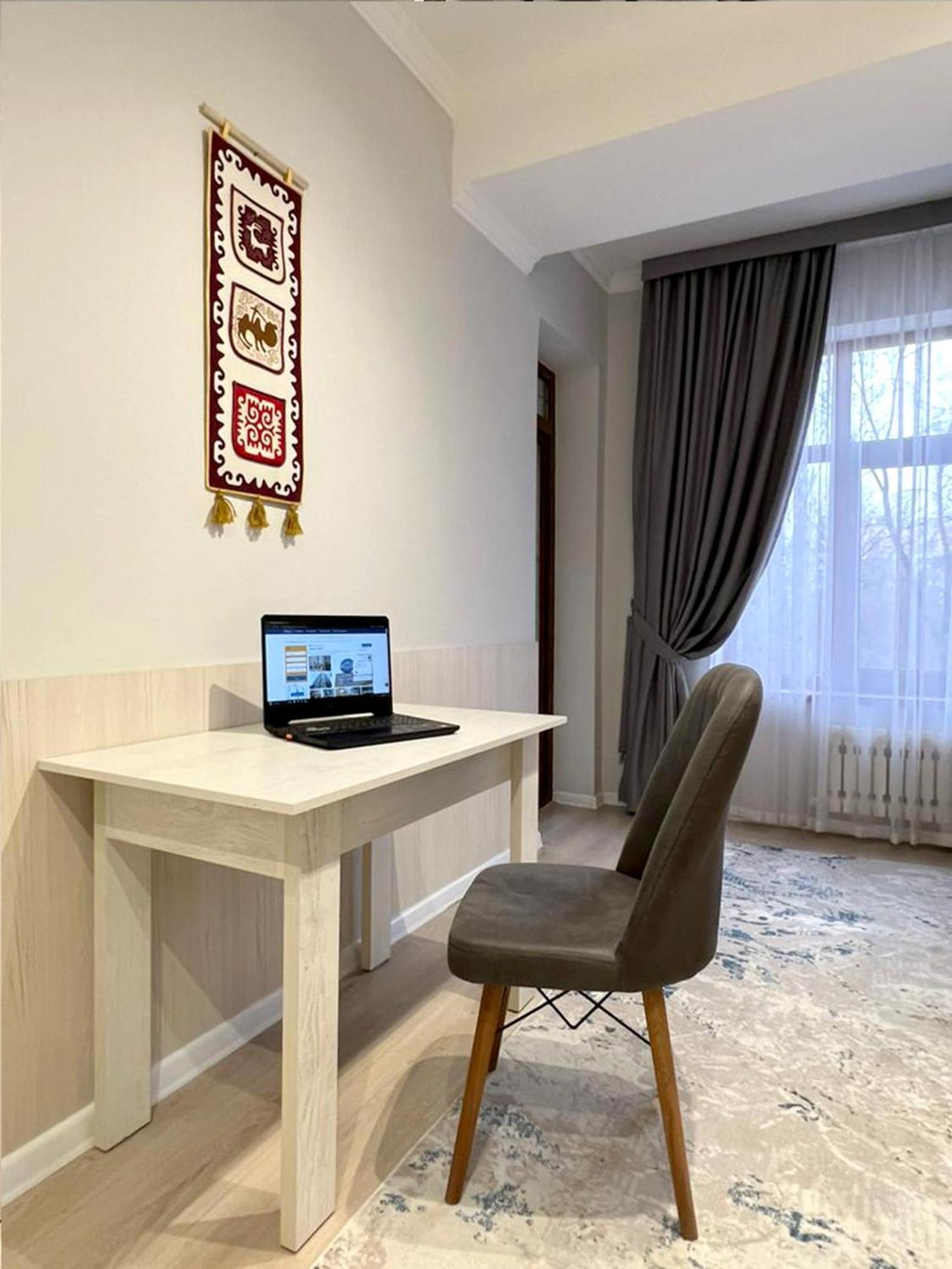 Compass Hostel Bishkek Luaran gambar