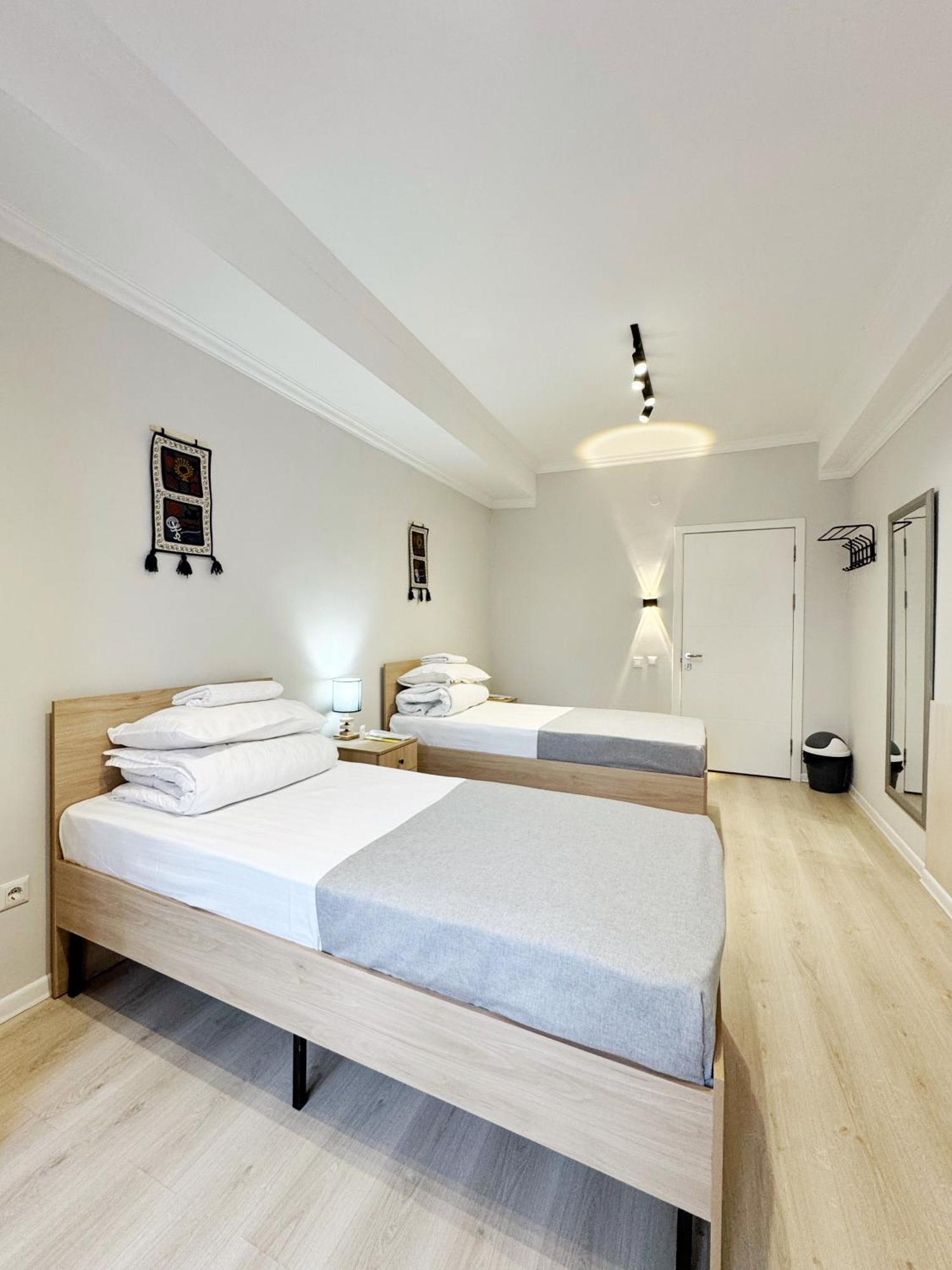 Compass Hostel Bishkek Luaran gambar